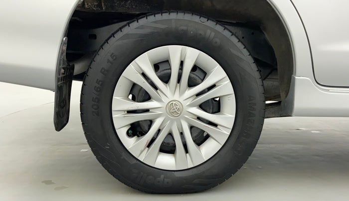 2013 Toyota Innova 2.5 GX 7 STR BS IV, Diesel, Manual, 1,21,826 km, Right Rear Wheel