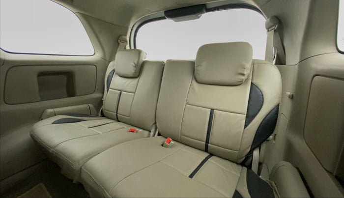 2013 Toyota Innova 2.5 GX 7 STR BS IV, Diesel, Manual, 1,21,826 km, Third Seat Row ( optional )