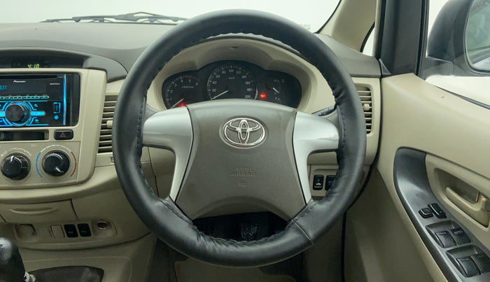2013 Toyota Innova 2.5 GX 7 STR BS IV, Diesel, Manual, 1,21,826 km, Steering Wheel Close Up