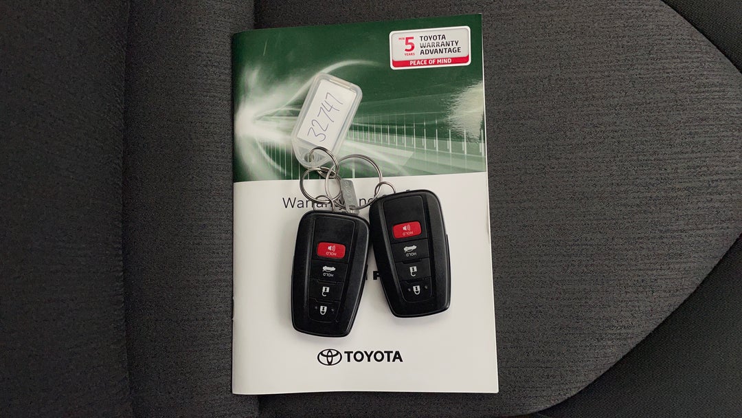 2020 Toyota Camry Ascent Sport Hybrid, Automatic, 41590 km, Key Close-up