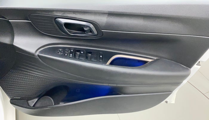 2022 Hyundai NEW I20 ASTA (O) 1.2 MT, Petrol, Manual, 16,031 km, Driver Side Door Panels Control