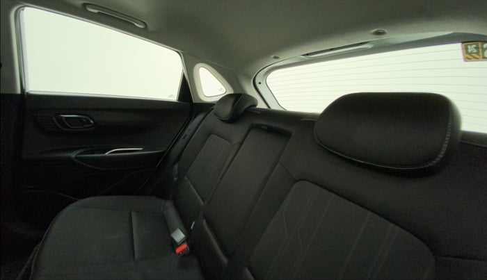 2022 Hyundai NEW I20 ASTA (O) 1.2 MT, Petrol, Manual, 16,031 km, Right Side Rear Door Cabin