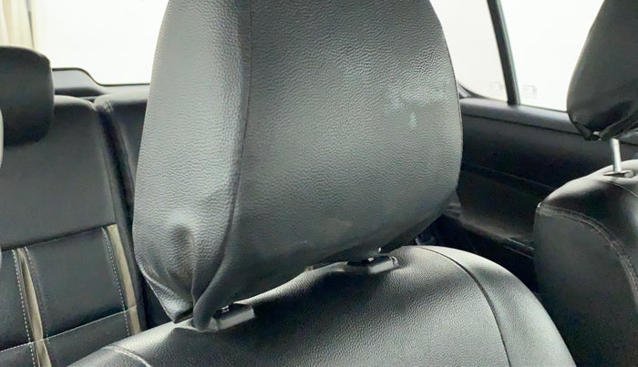 2017 Maruti Swift VXI O, CNG, Manual, 86,230 km, Driver seat - Headrest adjuster not working