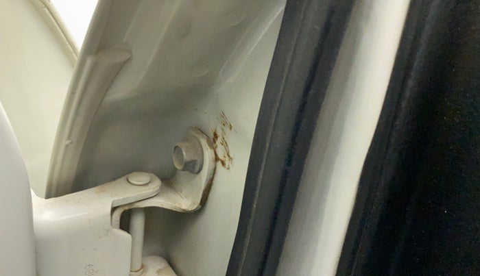 2017 Maruti Swift VXI O, CNG, Manual, 86,230 km, Right rear door - Slightly rusted