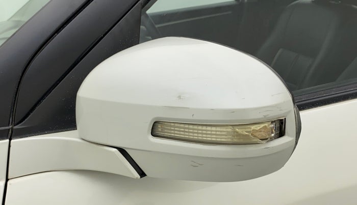 2017 Maruti Swift VXI O, CNG, Manual, 86,230 km, Left rear-view mirror - Cover has minor damage