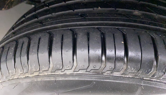 2014 Maruti Swift VDI ABS, Diesel, Manual, 72,738 km, Right Front Tyre Tread
