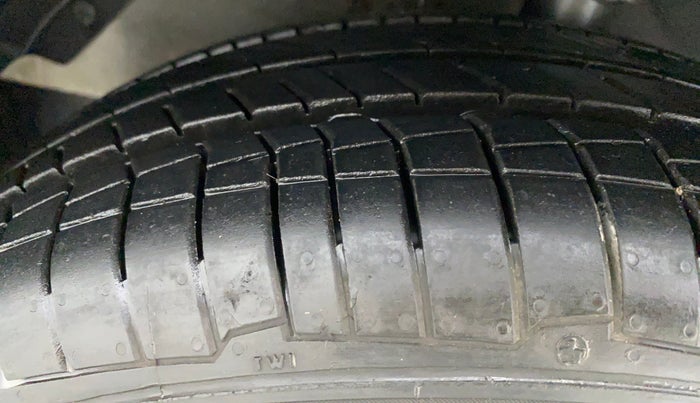 2014 Hyundai i20 SPORTZ 1.2 VTVT, Petrol, Manual, 50,906 km, Left Front Tyre Tread