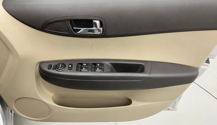 2014 Hyundai i20 SPORTZ 1.2 VTVT, Petrol, Manual, 50,906 km, Driver Side Door Panels Control