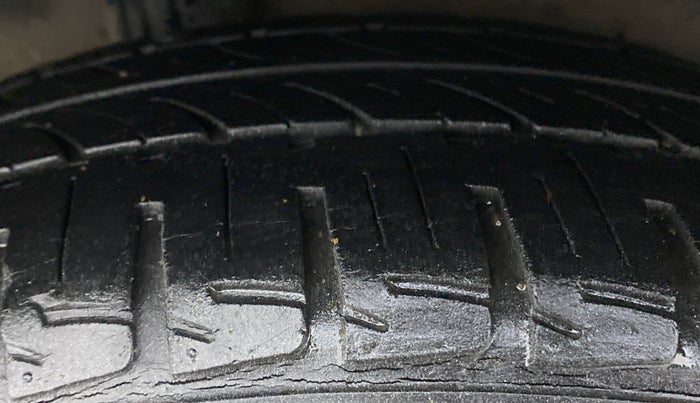 2015 Honda City V MT PETROL, Petrol, Manual, 29,527 km, Right Rear Tyre Tread