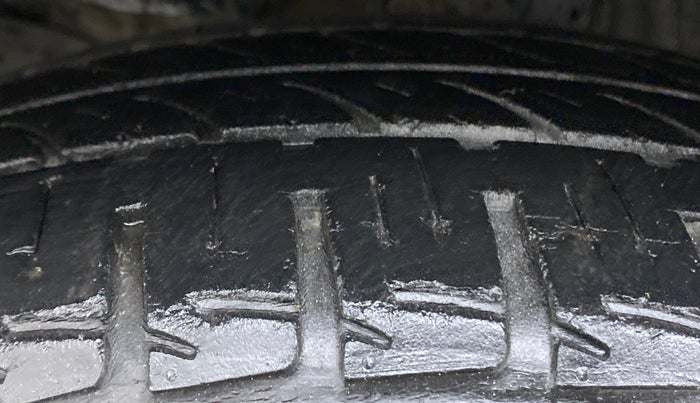 2015 Honda City V MT PETROL, Petrol, Manual, 29,527 km, Left Front Tyre Tread