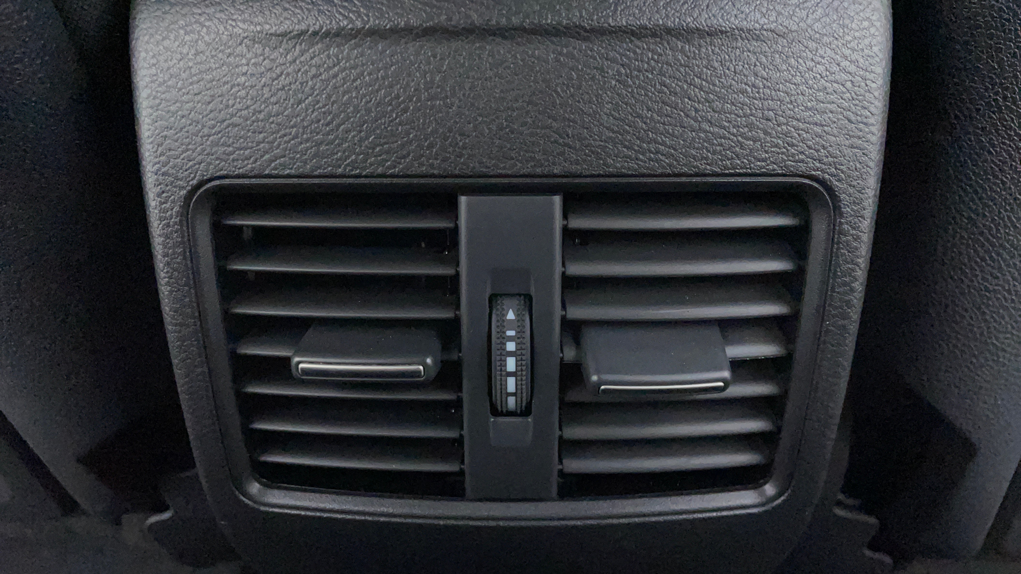 Infiniti Q30-Rear AC Vents