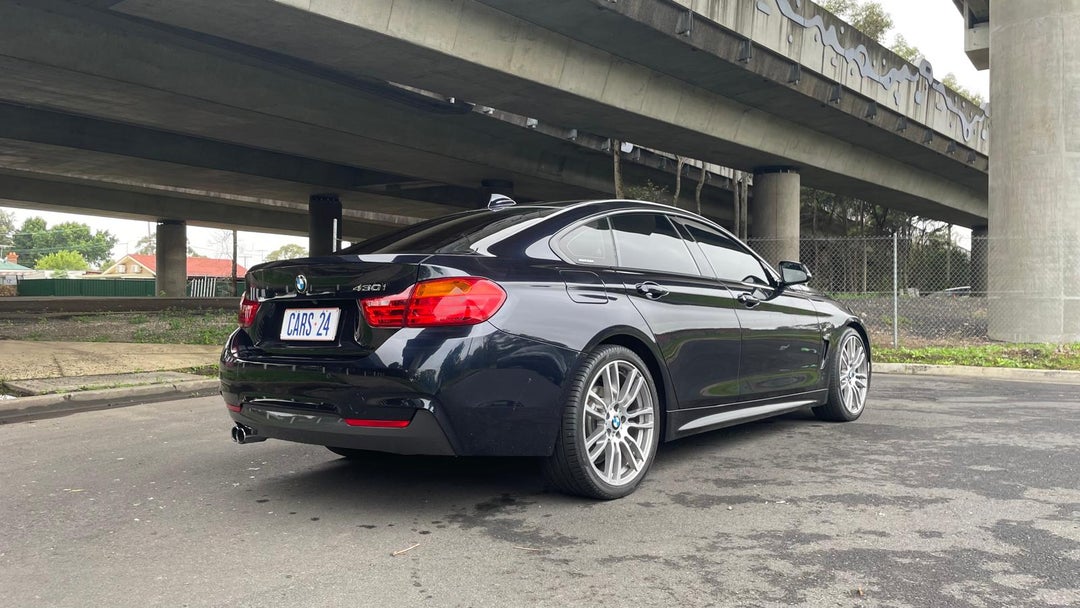 Right Back Diagonal (45- Degree) View