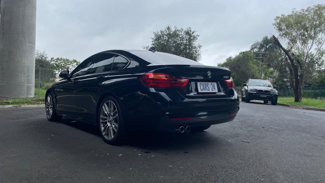 Left Back Diagonal (45- Degree) View