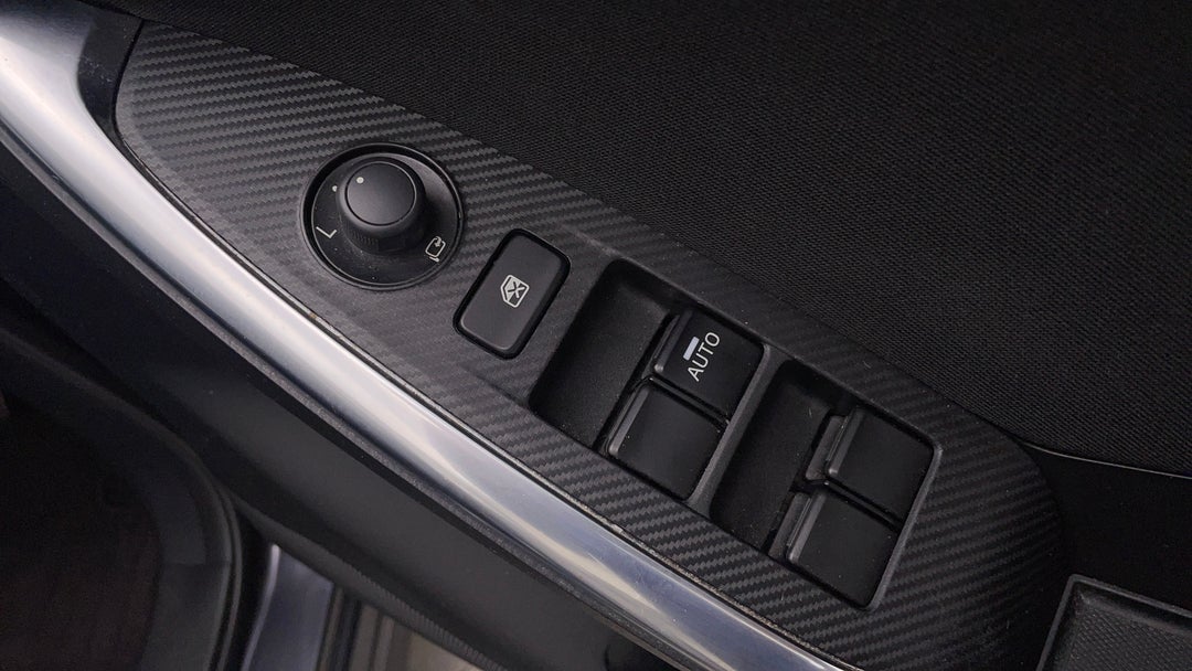 2015 Mazda CX-5 Maxx Sport (4x4), Automatic, 103033 km, Drivers Side Door Panel Controls