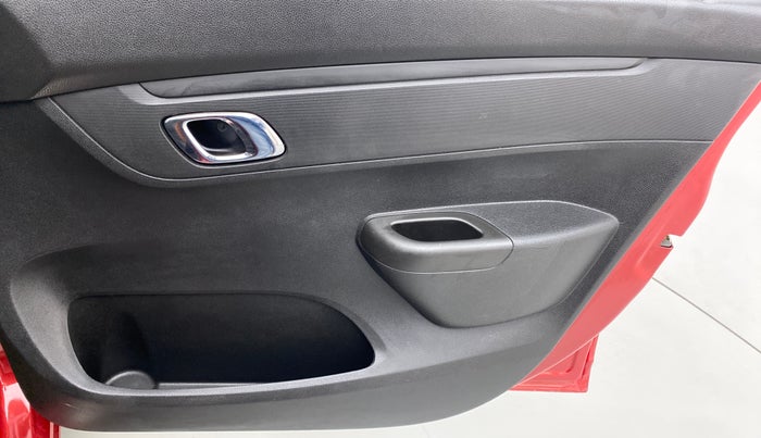 2019 Renault Kwid 1.0 RXT Opt, Petrol, Manual, 2,421 km, Driver Side Door Panels Control