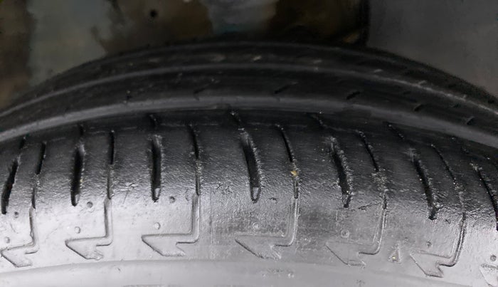 2017 Maruti IGNIS ALPHA 1.2 K12 DUAL TONE, Petrol, Manual, 38,271 km, Right Front Tyre Tread