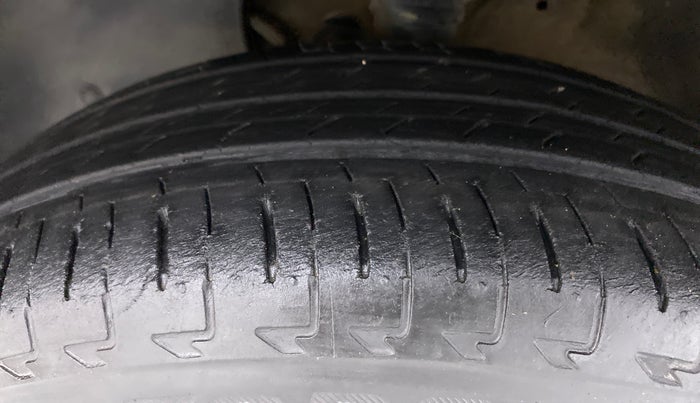 2017 Maruti IGNIS ALPHA 1.2 K12 DUAL TONE, Petrol, Manual, 38,271 km, Left Front Tyre Tread