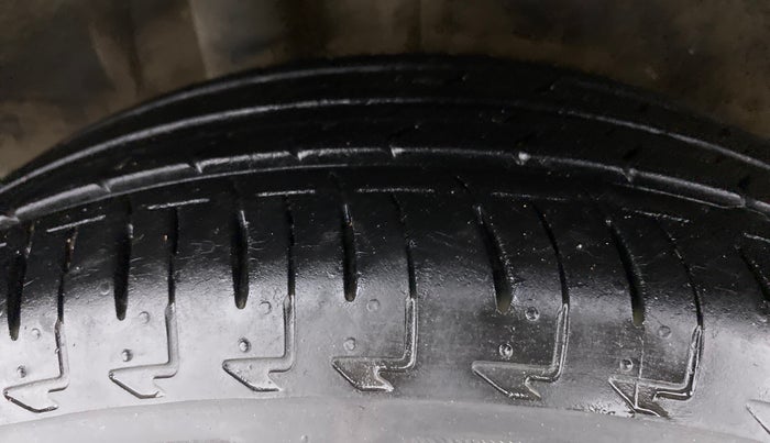 2017 Maruti IGNIS ALPHA 1.2 K12 DUAL TONE, Petrol, Manual, 38,271 km, Right Rear Tyre Tread