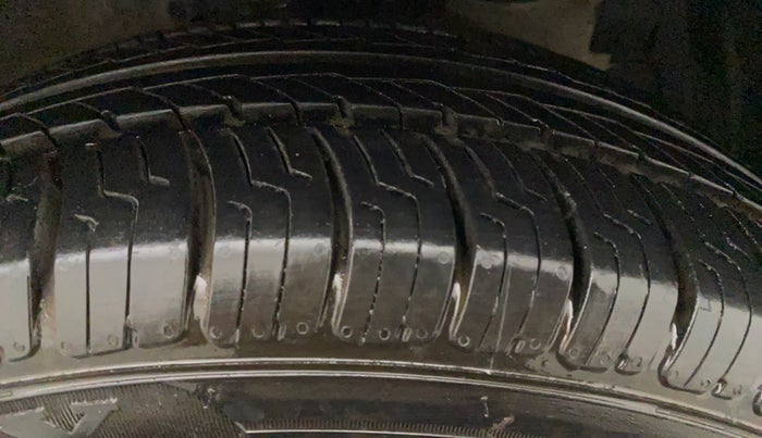 2012 Maruti Ertiga ZDI, Diesel, Manual, 53,596 km, Right Front Tyre Tread