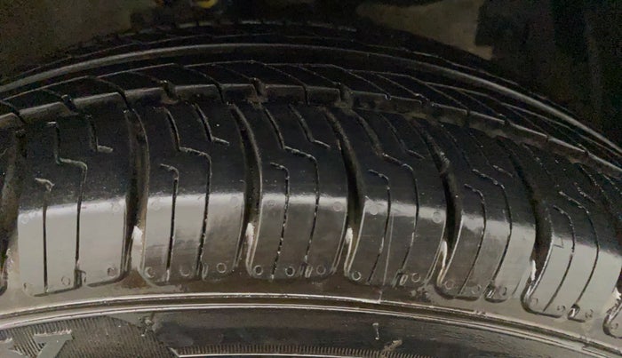 2012 Maruti Ertiga ZDI, Diesel, Manual, 53,596 km, Left Front Tyre Tread
