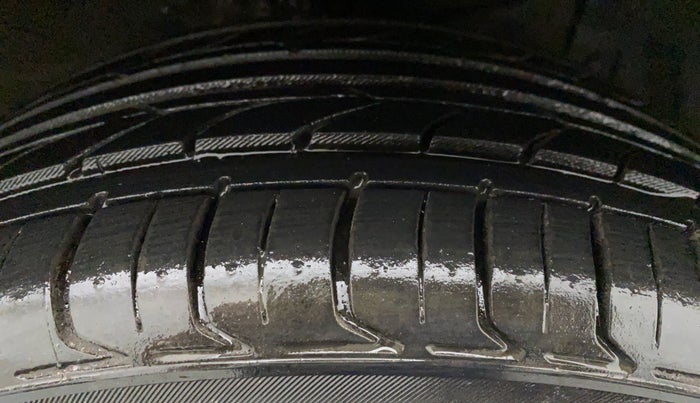 2016 Maruti Ciaz ZXI+ AT, Petrol, Automatic, 33,520 km, Right Front Tyre Tread