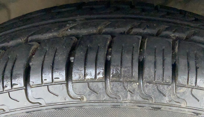 2018 Maruti Dzire LXI, Petrol, Manual, 48,162 km, Right Front Tyre Tread