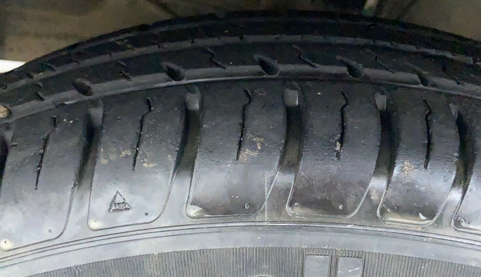 2018 Maruti Dzire LXI, Petrol, Manual, 48,162 km, Left Front Tyre Tread