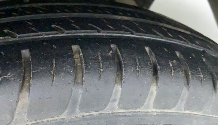 2018 Maruti Dzire LXI, Petrol, Manual, 48,162 km, Left Rear Tyre Tread