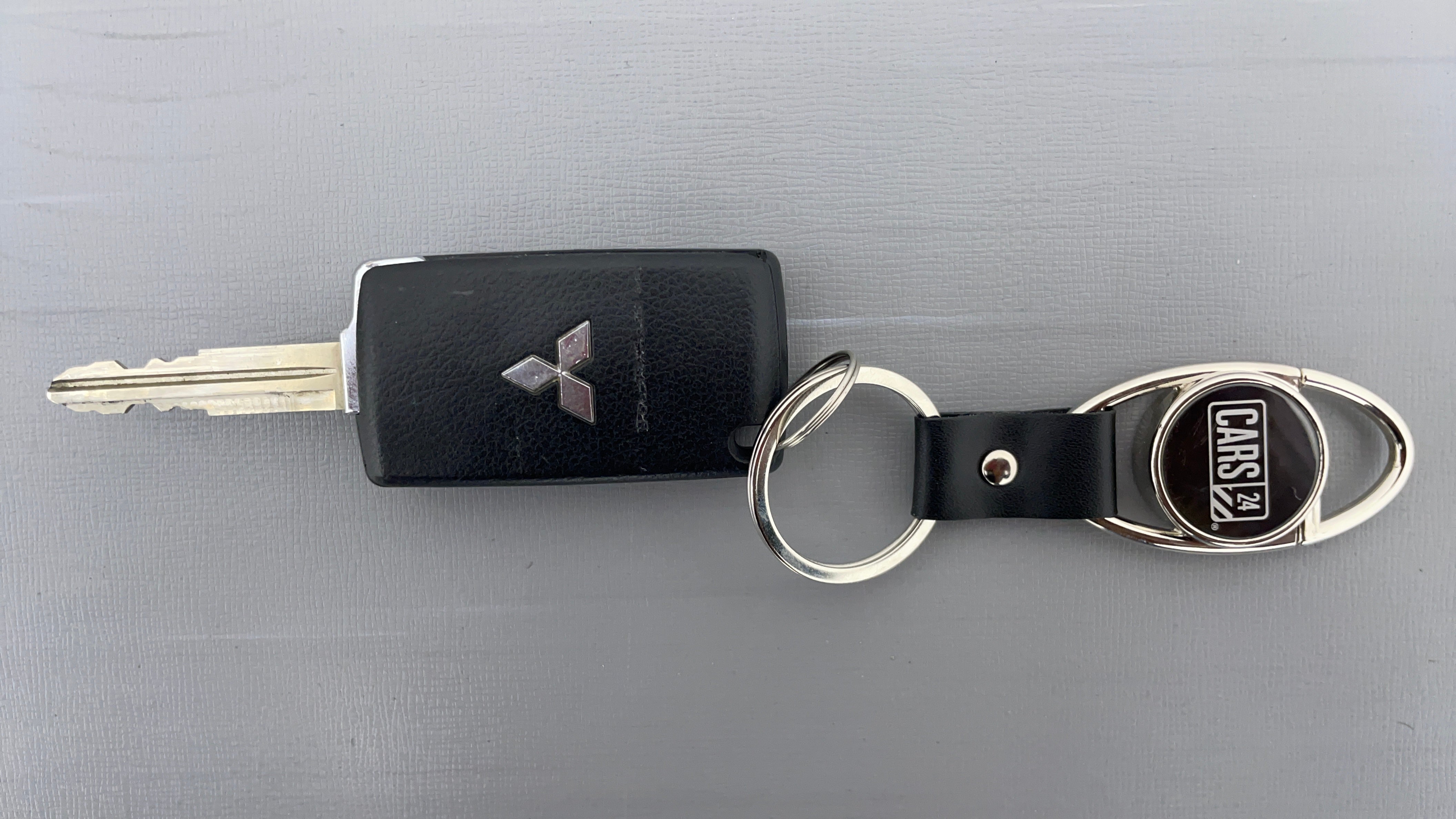 Mitsubishi Pajero-Key Close-up
