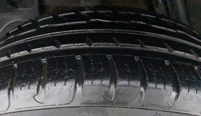 2014 Nissan Terrano XL PLUS 85 PS DEISEL, Diesel, Manual, 25,189 km, Right Rear Tyre Tread