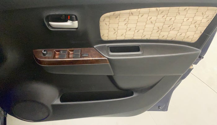2017 Maruti Wagon R 1.0 VXI AMT, Petrol, Automatic, 65,073 km, Driver Side Door Panels Control