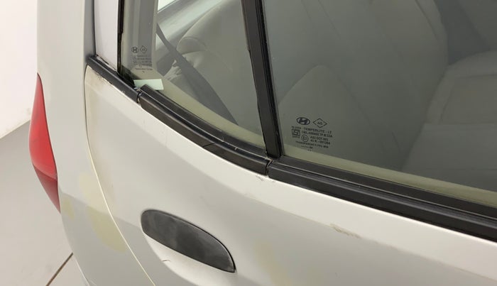 2012 Hyundai i10 ERA 1.1, CNG, Manual, 85,263 km, Right rear door - Weather strip has minor damage