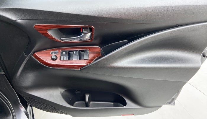 2019 Toyota Innova Crysta 2.8 GX AT 7 STR, Diesel, Automatic, 35,400 km, Driver Side Door Panels Control
