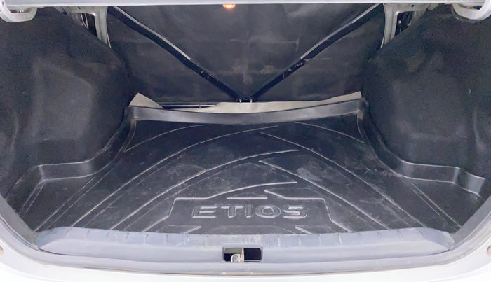 2014 Toyota Etios VX D, Diesel, Manual, 65,922 km, Boot Inside