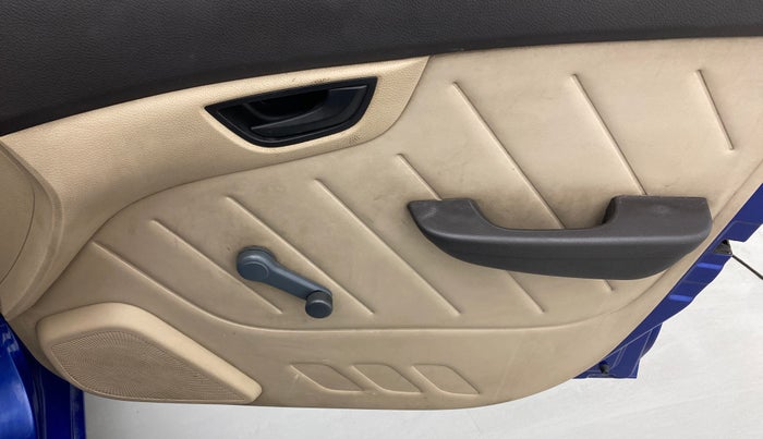 2015 Hyundai Eon D-LITE+, Petrol, Manual, 25,121 km, Driver Side Door Panels Control