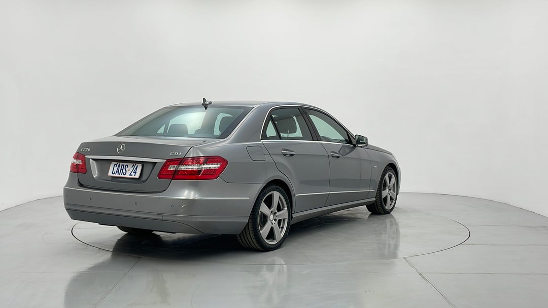 Right Back Diagonal (45- Degree) View