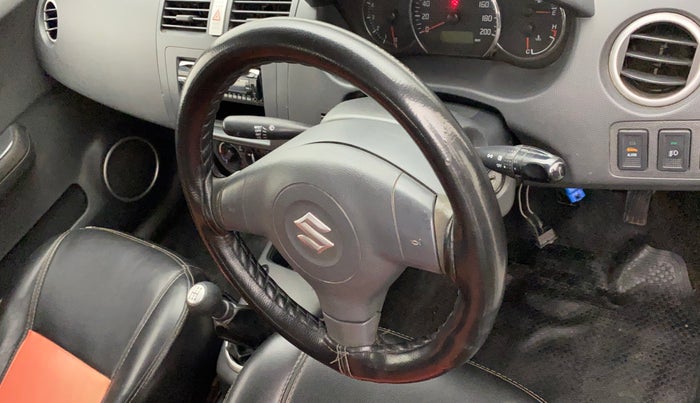2010 Maruti Swift VXI, Petrol, Manual, 1,09,452 km, Steering wheel - Steering cover is minor torn