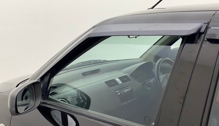 2010 Maruti Swift VXI, Petrol, Manual, 1,09,452 km, Front passenger door - Door visor damaged