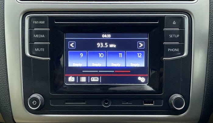 2016 Volkswagen Ameo HIGHLINE1.2L, Petrol, Manual, 56,060 km, Infotainment System