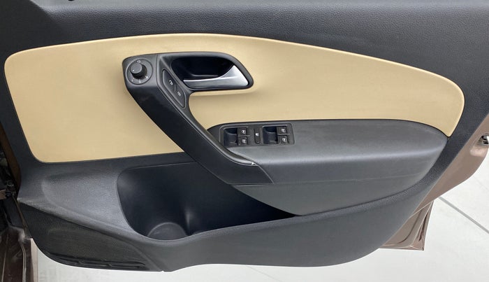 2016 Volkswagen Ameo HIGHLINE1.2L, Petrol, Manual, 56,060 km, Driver Side Door Panels Control