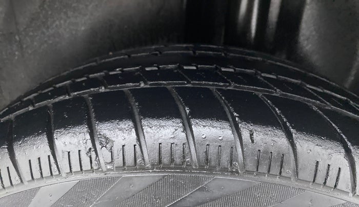 2016 Volkswagen Ameo HIGHLINE1.2L, Petrol, Manual, 56,060 km, Left Rear Tyre Tread