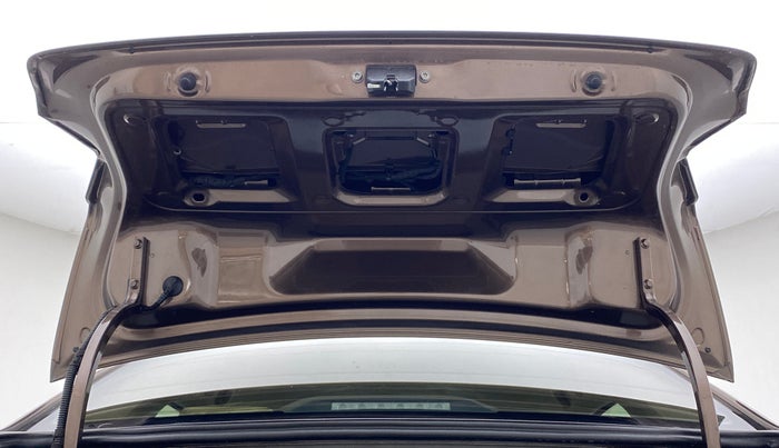 2016 Volkswagen Ameo HIGHLINE1.2L, Petrol, Manual, 56,060 km, Boot Door Open