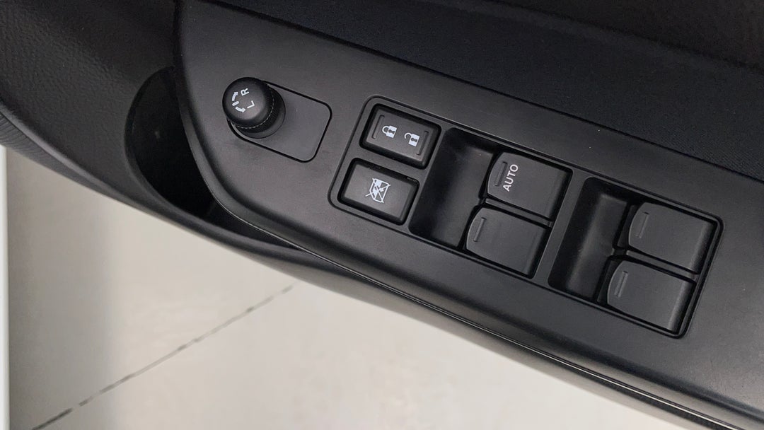2015 Suzuki Swift Gl, Manual, 61788 km, Drivers Side Door Panel Controls