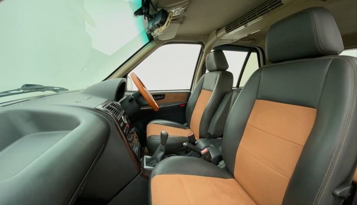 2011 Tata Safari 4X2 GX DICOR 2.2 VTT, Diesel, Manual, 60,149 km, Right Side Front Door Cabin