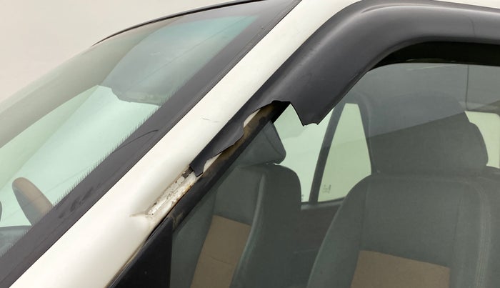 2011 Tata Safari 4X2 GX DICOR 2.2 VTT, Diesel, Manual, 60,149 km, Front passenger door - Door visor damaged