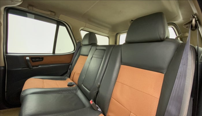 2011 Tata Safari 4X2 GX DICOR 2.2 VTT, Diesel, Manual, 60,149 km, Right Side Rear Door Cabin