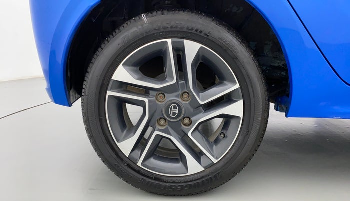 2020 Tata Tiago XZA+ DUAL TONE 1.2RTN, Petrol, Automatic, 8,472 km, Right Rear Wheel
