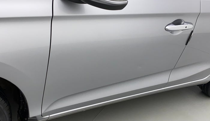 2022 Honda Amaze 1.2L I-VTEC VX CVT, Petrol, Automatic, 15,863 km, Front passenger door - Minor scratches