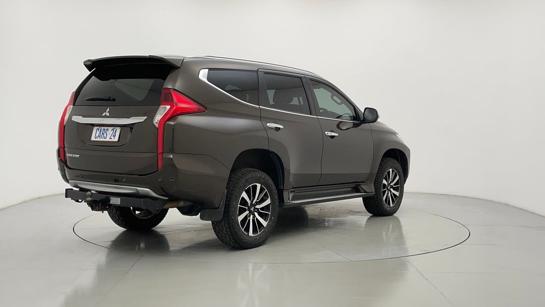 Right Back Diagonal (45- Degree) View