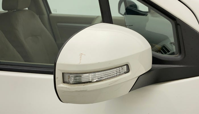 2013 Maruti Ertiga VXI, Petrol, Manual, 24,311 km, Right rear-view mirror - Indicator light has minor damage